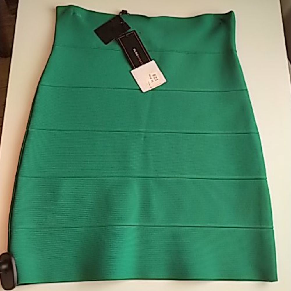 NWT BCBGMAXAZRIA Bandage Skirt Teal, Size M
